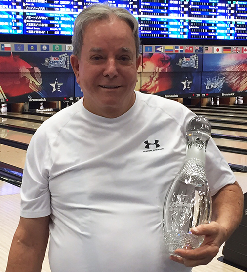 Clinton Zavakos receiving his crystal pin at the 2015 Open Championships